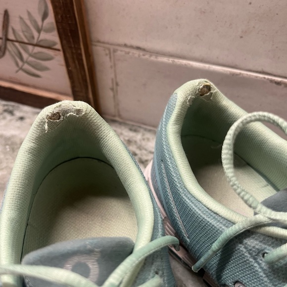 On Running Shoes - Picture 4 of 4